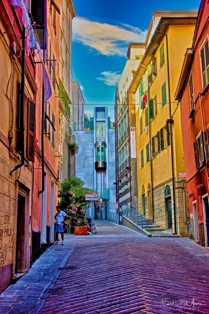 Street Scene, Via Indipendenza, La Spezia, Liguria, Italy